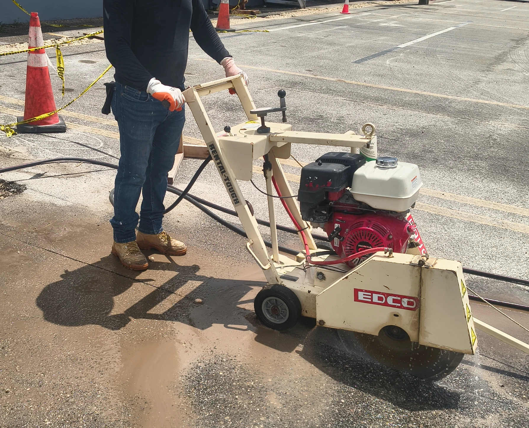 Asphalt cutting